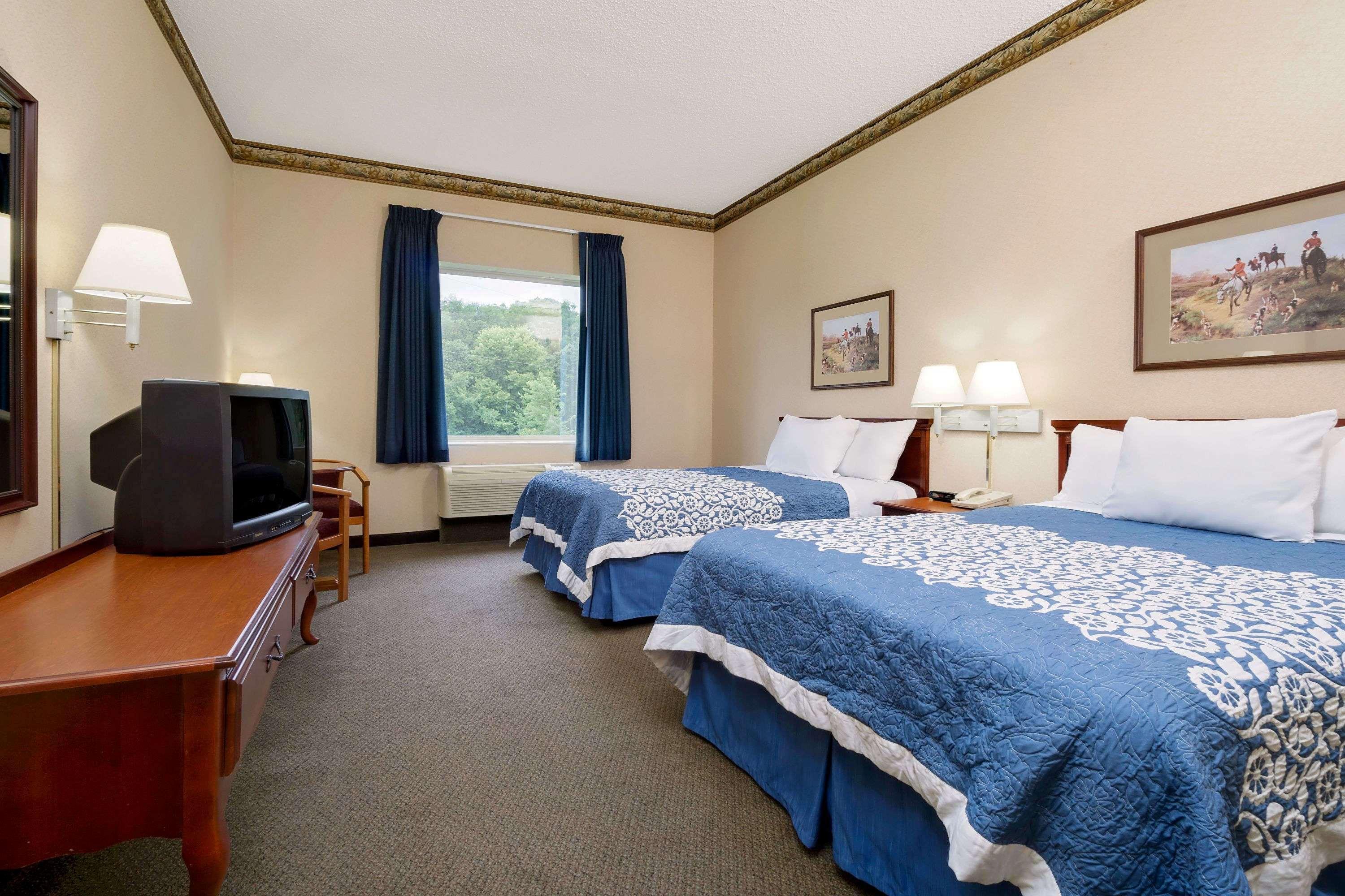 Magnuson Hotel West Liberty Eksteriør billede