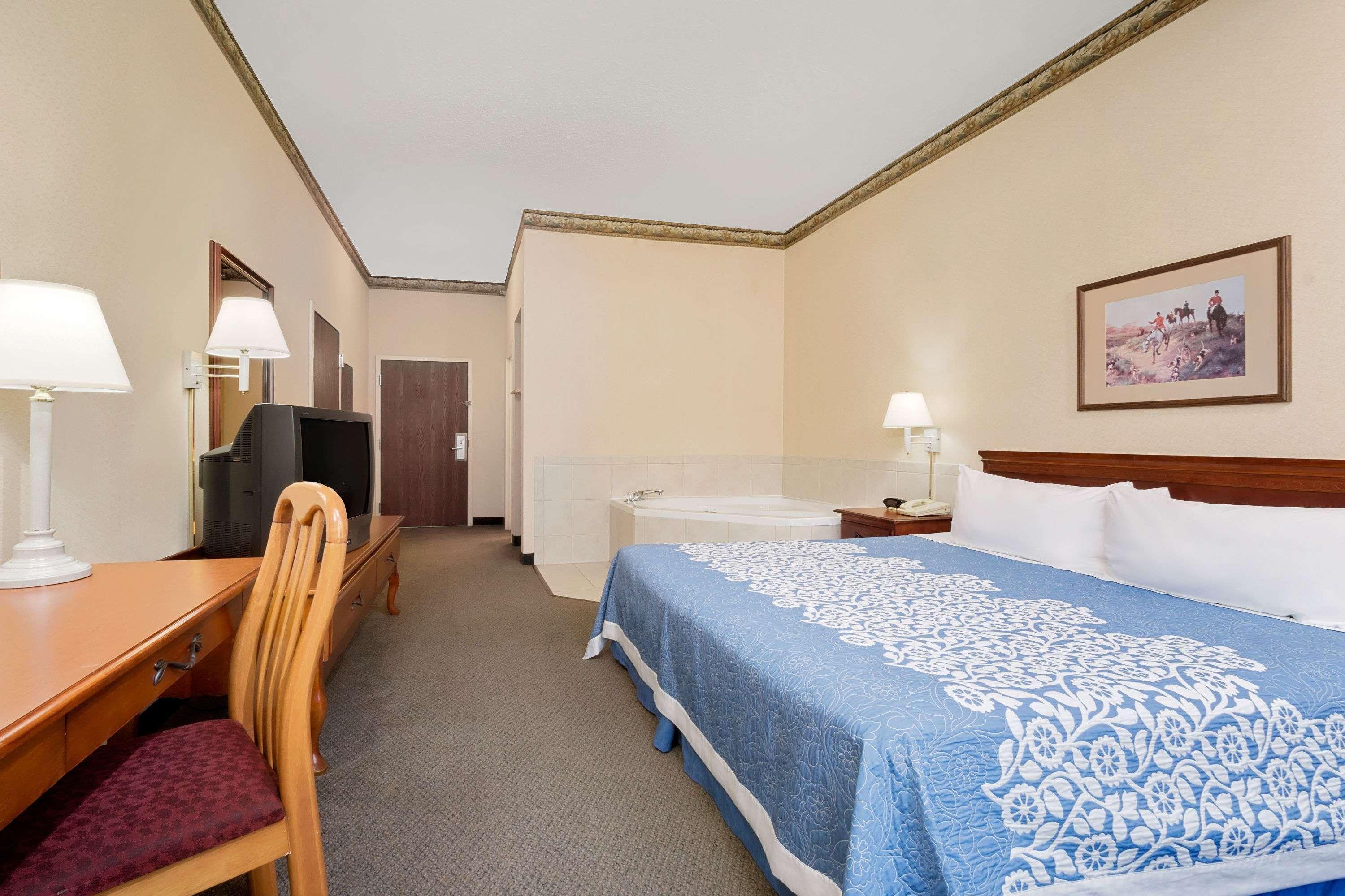 Magnuson Hotel West Liberty Eksteriør billede